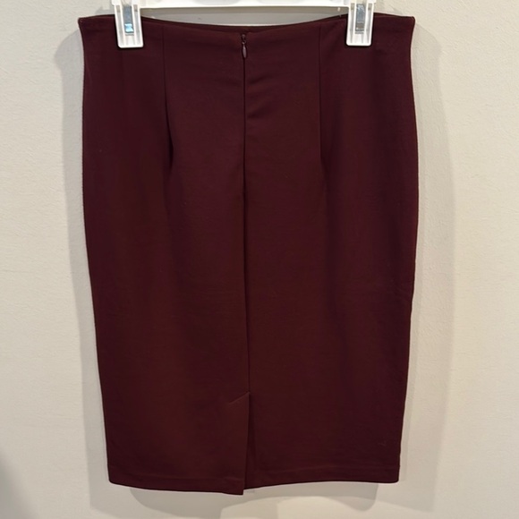 Premise Women’s Elegant Burgundy Pencil Skirt Stretch Slit in Back Size 8 - Picture 3 of 5